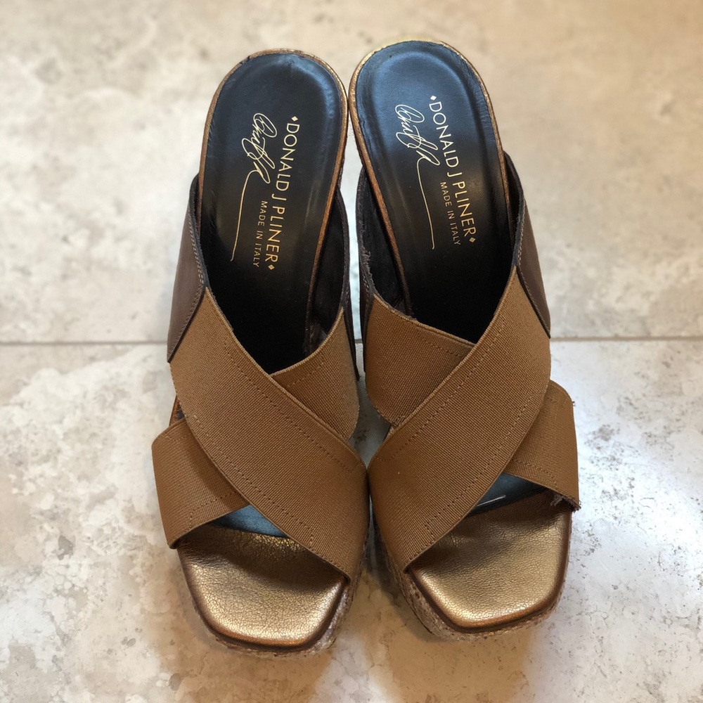 DONALD J PLINER WEDGE SANDAL